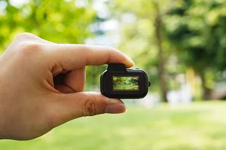 Представлена самая маленькая в мире камера MiniCa. Она весит 17 г и стоит $49