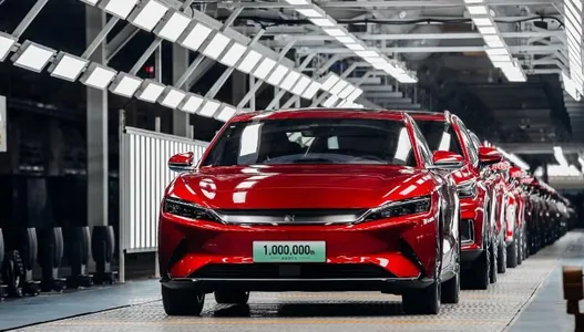 Китай вновь стал мировым лидером по поставкам автомобилей