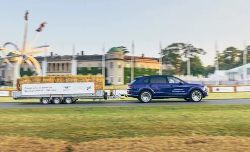 Tirkegine saman ýüklenen Bentley Bentayga krossoweri Gudwudyň rekordyny goýdy