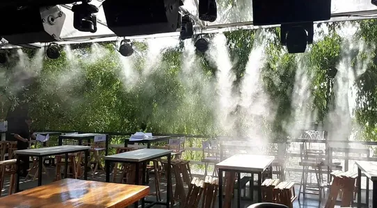 Магазин в Ашхабаде предлагает систему туманного охлаждения воздуха во дворах, кафе и на открытых площадках