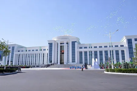 Президент Туркменистана открыл новый комплекс зданий Академии госслужбы