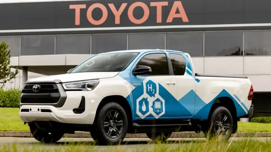 Toyota выпустила новую версию Hilux. Пикап перевели на водород