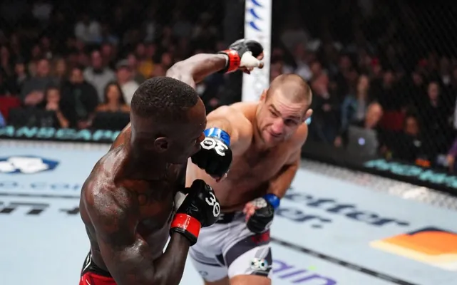 Şon Striklend Israel Adesanýany ýeňip, UFC-niň orta agram derejesinde çempiony boldy