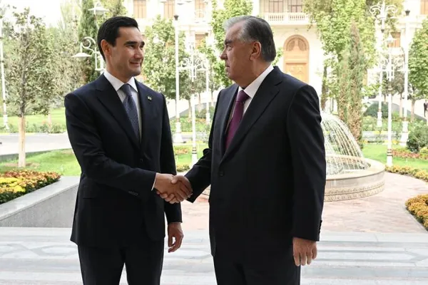 Serdar Berdimuhamedow Duşenbede Emomali Rahmon bilen duşuşdy.
