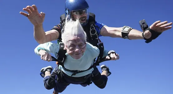 104-летняя американка установила рекорд по прыжку с парашютом