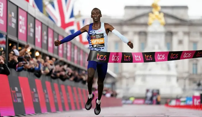Келвин Киптум из Эфиопии установил новый мировой рекорд в марафоне