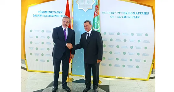 В Ашхабаде прошла встреча с министром иностранных дел Турции Хаканом Фиданом