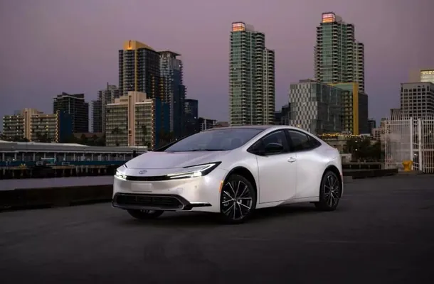 Представлен Toyota Prius 2024