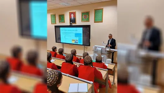Профессора ведущих университетов мира выступили с лекциями перед студентами МУГНиРа
