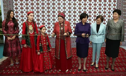 В Музее женщин и детей Китая состоялась выставка, посвященная туркменским коврам и рукоделию