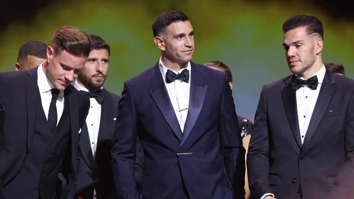 Argentinanyň milli futbol ýygyndysynyň derwezebany Lew Ýaşin adyndaky baýraga mynasyp boldy
