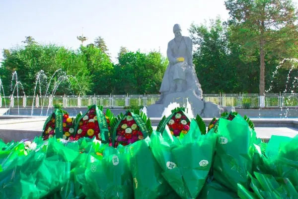 Buharada Magtymguly Pyragy hakynda dokumental film surata düşüriler