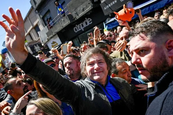Hawýer Mileý Argentinada geçirilen prezident saýlawlarynda ýeňiş gazandy
