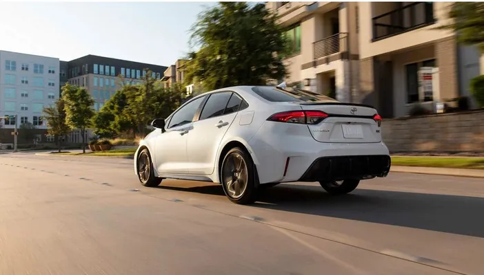 Toyota tormozyndaky näsazlyk sebäpli 580 müň töweregi awtoulagyny yzyna çagyrýar