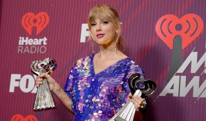 Teýlor Swift «Billboard Music Awards» baýragyna 20 ugurda hödürlenip, şolaryň 10-na mynasyp boldy