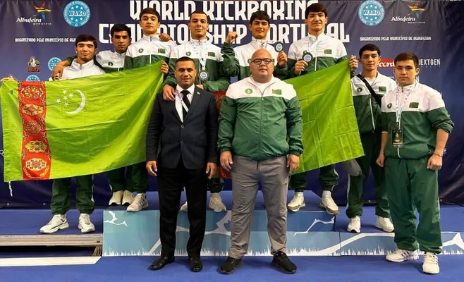 Türkmen türgenleri Kikboks boýunça dünýä çempionatynda 3 bürünç medal gazandylar