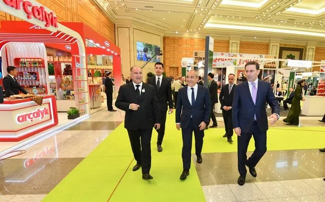 Министр экономики Азербайджана посетил международную выставку «Agro-Pack Turkmenistan 2023»