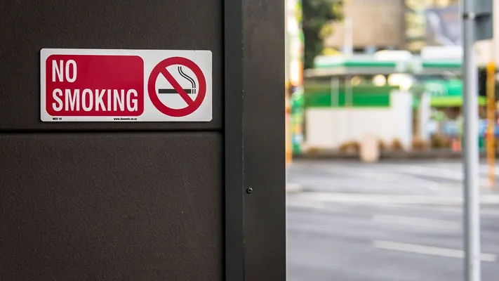 Новая Зеландия откажется от пожизненного запрета на курение для молодых людей