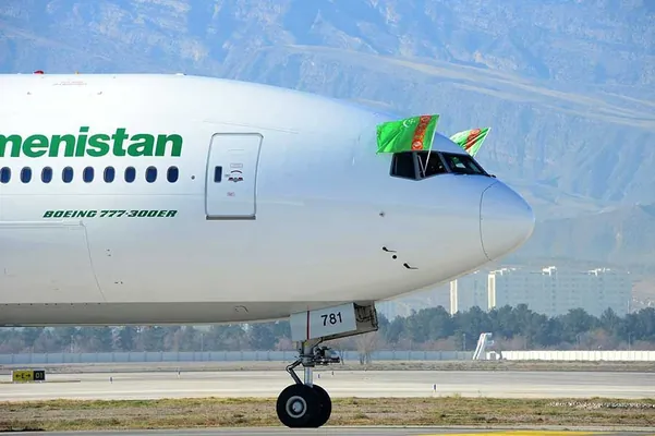 Türkmenistanyň satyn alan täze Boeing 777-300ER ýolagçy uçary Aşgabada geldi