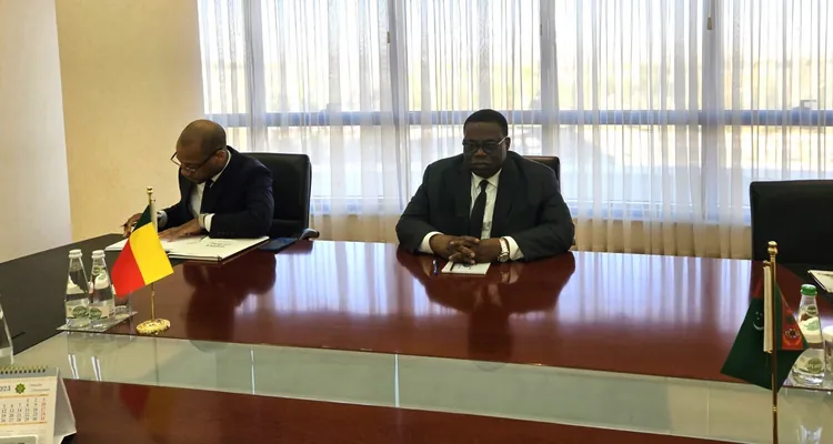 Посол Республики Бенин вручил копии верительных грамот в МИД Туркменистана