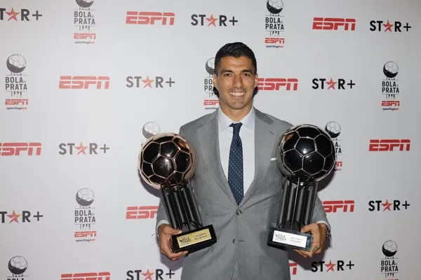 Суарес получил приз лучшему футболисту чемпионата Бразилии