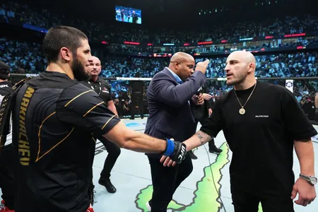 Mahaçew UFC-de indiki söweşini orta agyr agram derejesinde çempionlyk adyny almak ugrunda geçirmek isleýär