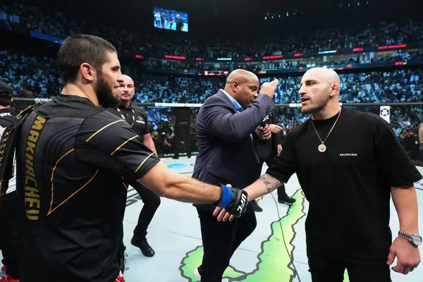 Mahaçew UFC-de indiki söweşini orta agyr agram derejesinde çempionlyk adyny almak ugrunda geçirmek isleýär