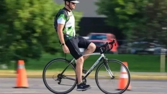 Канадский велосипедист проехал 130 км без помощи рук