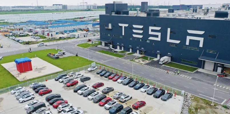 Tesla отзовёт почти 2 миллиона электрокаров из-за проблем с автопилотом