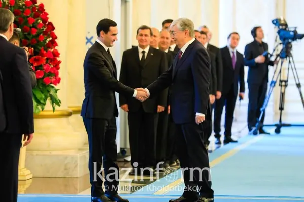 Президент Туркменистана и Председатель Халк Маслахаты поздравили Президента Казахстана