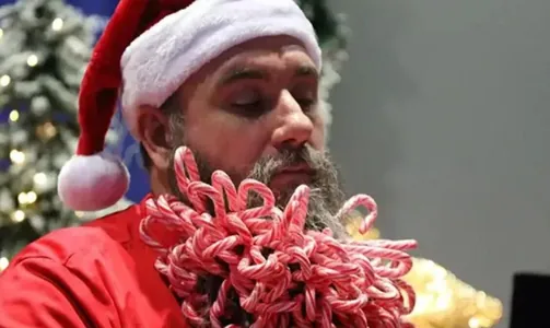 Житель США установил рекорд, повесив на бороду 187 рождественских леденцов