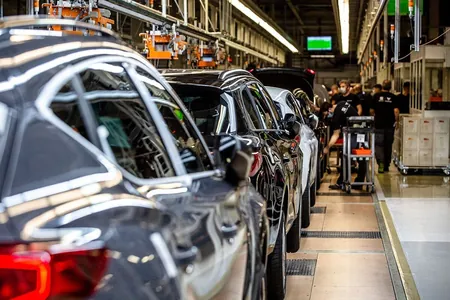 Аналитики прогнозируют рост продажи и снижение производства авто в 2024 году