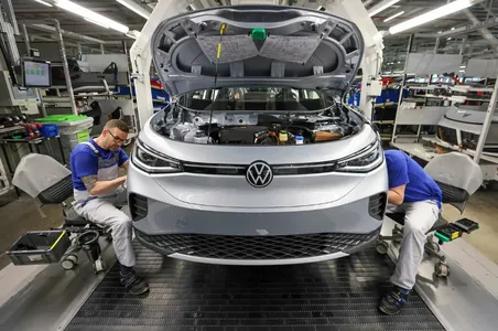 Volkswagen täze modelleriniň işlenip taýýarlanyş wagtyny bir ýarym esse azaldar