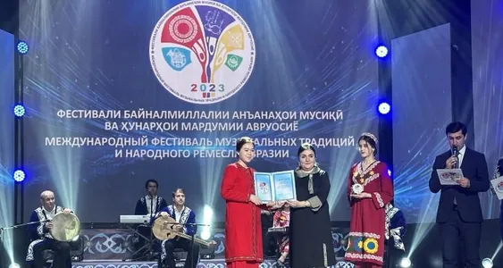 Дипмиссия Туркменистана в Душанбе приняла участие в международном фестивале культур