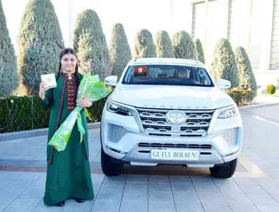 Президент Туркменистана наградил победителей Чемпионата мира по курашу премиальными автомобилями