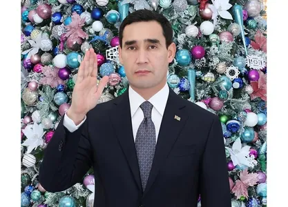 Serdar Berdimuhamedow türkmen halkyny Täze ýyl bilen gutlady