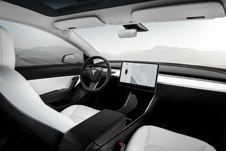 Tesla сохранила звание лучшего производителя электромобилей по итогам 2023 года, уступив BYD лишь в последнем квартале