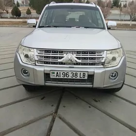 Mitsubishi Pajero 2010