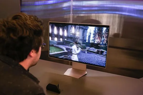 Samsung äýnek talap etmeýän 3D monitory döretdi