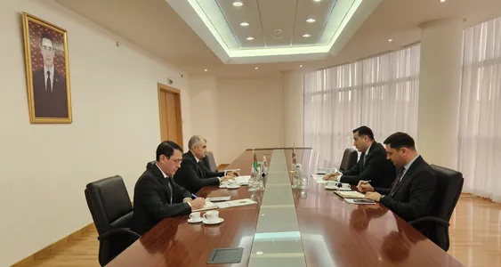 В МИД Туркменистана прошла встреча с послом Таджикистана