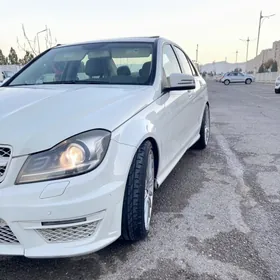 Mercedes-Benz C300 2011