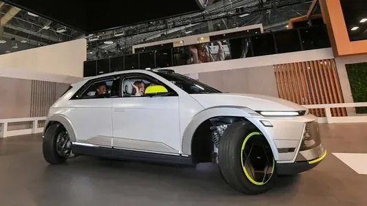Kia планирует первой запустить производство машин, которые смогут ехать вбок