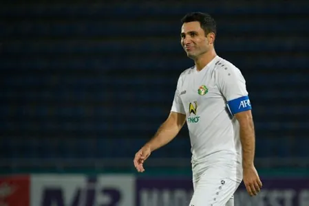 Elman Tagaýew Türkmenistanda geçen möwsümiň iň gowy futbolçysy boldy