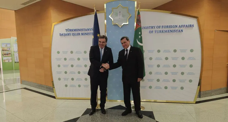 Глава МИД Туркменистана встретился с вице-президентом Еврокомиссии