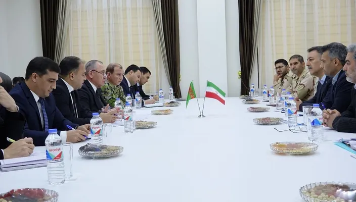Туркменистан и Иран планируют упростить грузовые автоперевозки