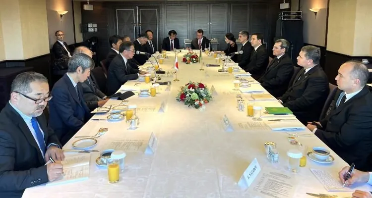 Глава МИД Туркменистана провел переговоры с представителями японского бизнеса