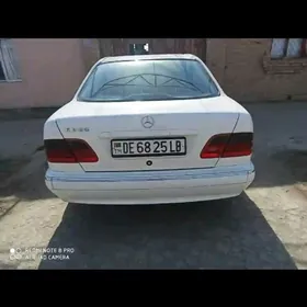 Mercedes-Benz E320 2002