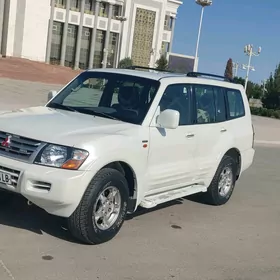 Mitsubishi Pajero 2001