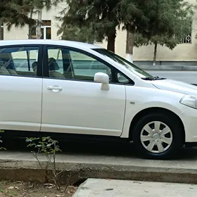 Nissan Tiida 2006