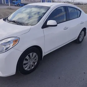 Nissan Versa 2012